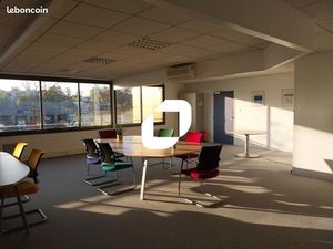 Bureau 144 m²