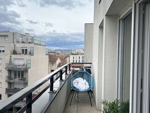 Appartement BBC de 47m2 avec balcon - 5ème Etage - 76 Rue Léon Blum  Villeurbanne