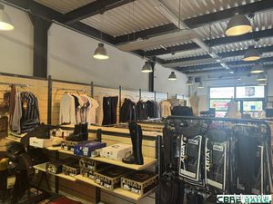 Local commercial 166 m²