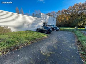 LOUER BUREAUX ET PLATEAUX. SURFACE TOTALE 185 m² DIVISIBLE ZA DE KERHOAS A LARMOR PLAGE
