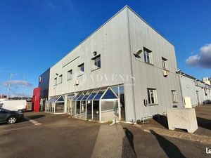 Local commercial 1 955 m²