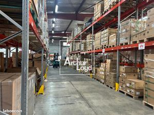 Local logistique  bureaux 1 560 m²