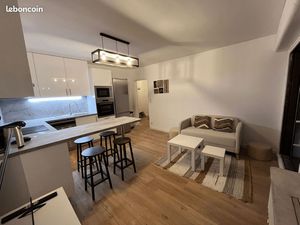 Chambre équipée avec balcon privé – Centre-ville d’Annemasse