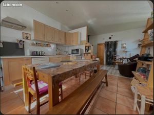 Maison mitoyenne de 4 pièces 83m² habitable avec un garage de 40m² sur un terrain de 300m²