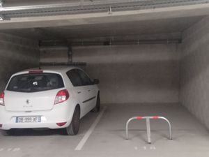 Place de parking avec arceau Champagne au Mont d'or