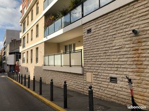 Garage double RDC immeuble récent