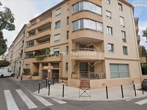 Parking/box 15 m² NIMES