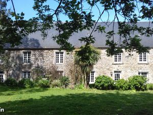 Grande maison en pierres