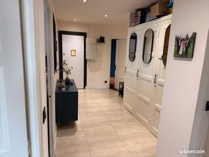 Lumineux T3 ancien T4 proche CHU de 94m2