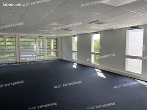 Bureaux 1 005 m²