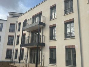 T4 à serris + exposition SUD + parking