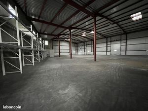 Local 750 m² rivery