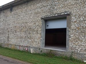 Entrepôt dans ancienne usine