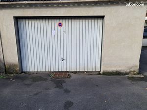 À VENDRE – BOX FERMÉ 20 m²