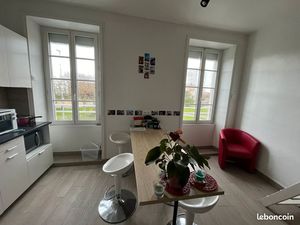 Grand et beau studio mezzanine à louer à l'année