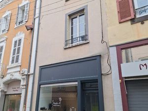 Immeuble avec local commercial et appartement
