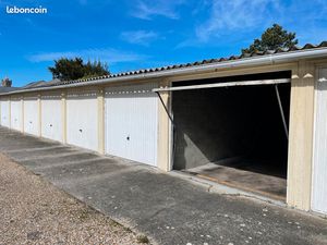 À louer box/garage environ 13 m2