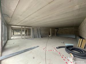 Local commercial 461 m²