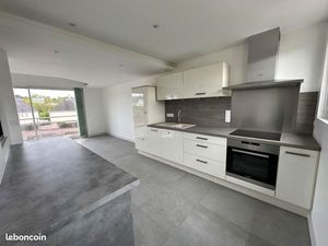 Maison meublée 3 chambres + bureau -jardin -garage- Locminé