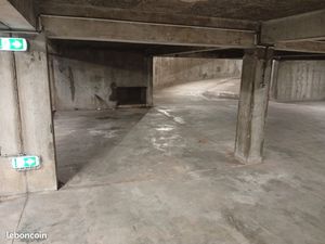 À louer ou vendre place de stationnement