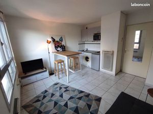 Loue T2 meublé 32 m² avec parking et piscine - Arènes