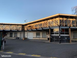 Local industriel 1 410 m²
