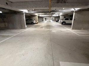 Place de parking avec Borne de recharge électrique