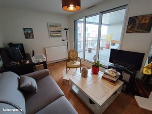 Loue 3 pieces  dernier étage   terrasse et parking quartier Sainte Croix