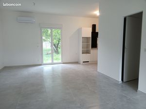 Maison mitoyenne R+1 de 83 m² avec jardinet et terrasses à Gignac (34)