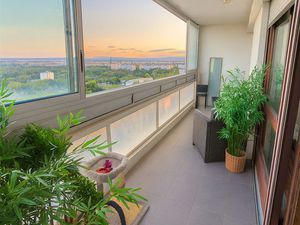 Superbe T4 lumineux de 115 m² avec vue panoramique  balcons et accès rapide à Lyon