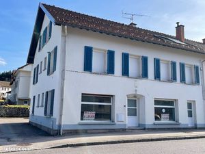 Local entièrement rénové sur axe passant