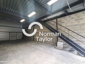 Local d'activité 144 m²