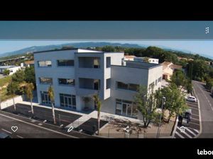 Local commercial  bureaux...