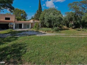 Mazet familial / Maison en pleine nature – Terrain arboré de 1500 m² – Rare à Nîmes
