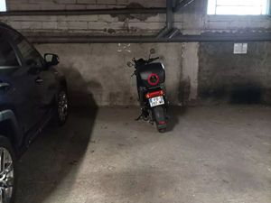 PARKING MOTO couvert et sécurisé
