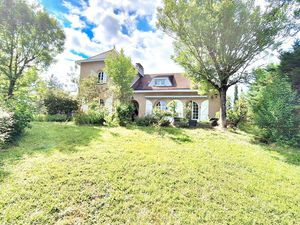 Maison de Maître dans superbe parc arboré
