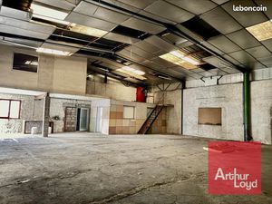 Local industriel 335 m²