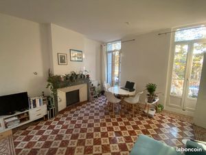 T2 traversant 50m² refait à neuf dans un petit immeuble de 6 appartements