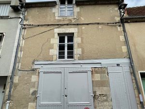 Garage - grange - bâtiment 160 m2 - à 50 mètres du prieuré de La Charité-sur-Loire