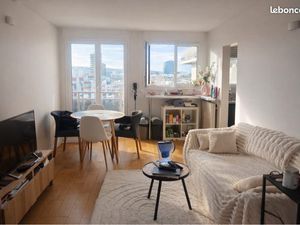 Studio meublé  clair  calme  ensoleillé dans les nuages