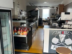 Local commercial Wallers centre 60m2