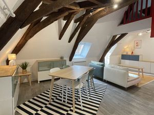 Appartement meublé  80m² Place Jacques Coeur en hypercentre à louer