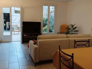 App t2 Rdc avec garage et cour