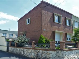 Maison avec jardin  4 chambres  rénovée récemment libre de suite