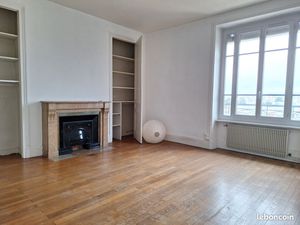 Grand T4 de charme lumineux et calme dans le quartier de Montchat