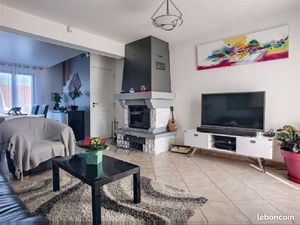 Les combles ont été aménagés en studio de 20m² avec un