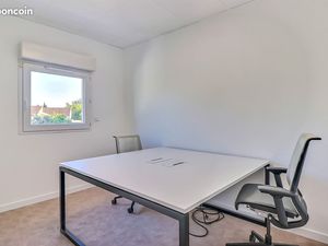 Location bureau 2 places privatif et équipé de 10 à 12m² Zone Franche Urbaine (ZFU) de Nîm