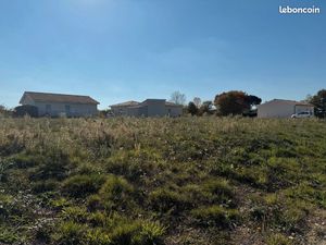 Terrain 715 m² Auros