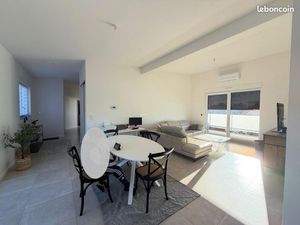 Vends F4 en attique de 98 4m2  loué