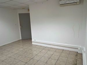 Petit bureau climatisé à Louer